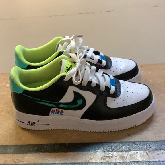 air force 1 green black and white